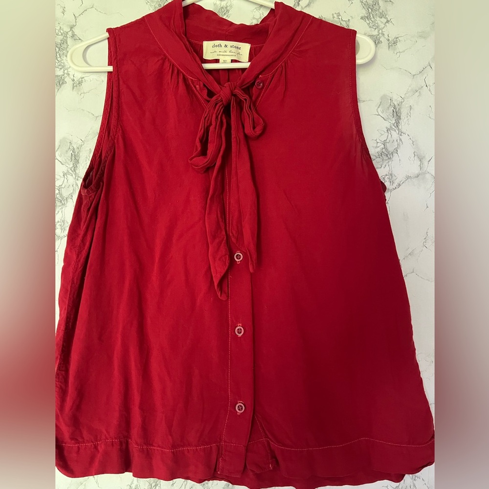 Cloth & Stone Red Sleeveless Button Down size M